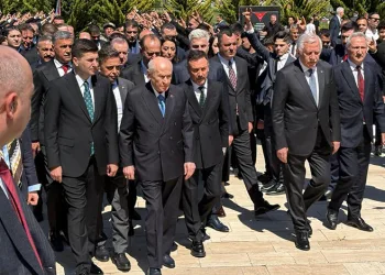 Devlet Bahçeli, Ülkücü Şehitler Anıtı’nı ziyaret etti