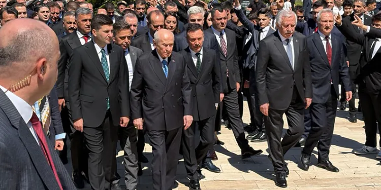 Devlet Bahçeli, Ülkücü Şehitler Anıtı’nı ziyaret etti
