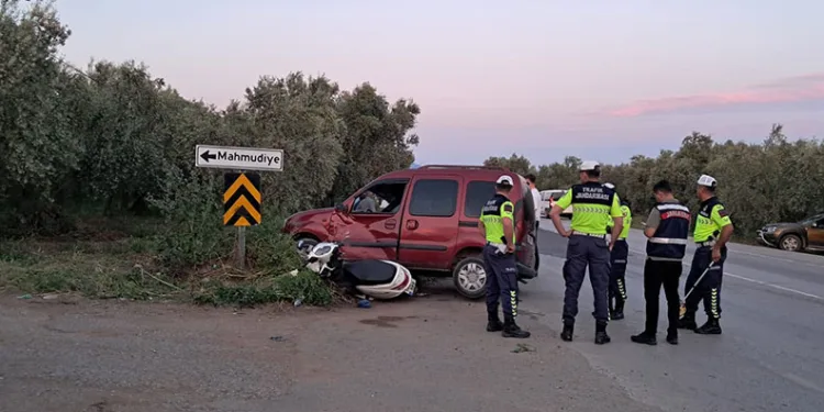 Bursa’da motosiklet ile hafif ticari araç çarpıştı: 2 yaralı