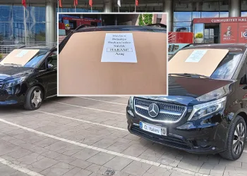 CHP’de araç krizi: “Haram parayla alınmıştır” yazısıyla sergilendi