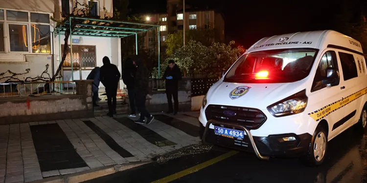 Babasını bıçakladı, arkasına bile bakmadan kaçtı