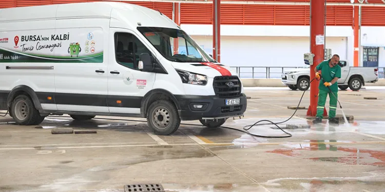 Osmangazi’de kurban kesim alanları titizlikle temizleniyor