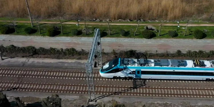 “Milli Elektrikli Hızlı Tren’imiz saatte 240 kilometre hıza ulaştı”