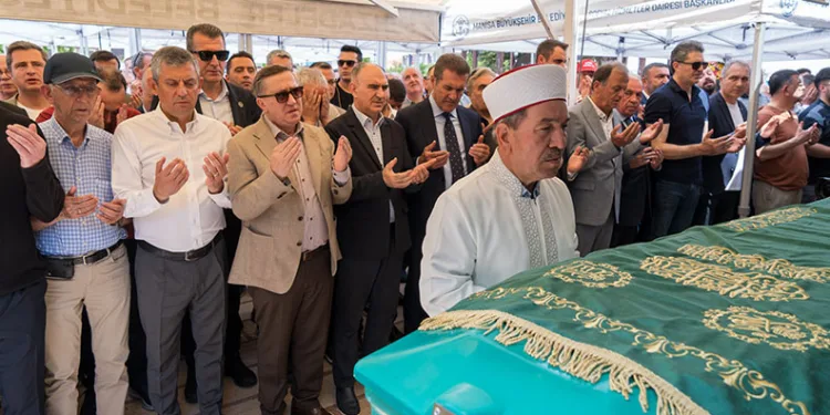 CHP Grup Başkanı Özel’in amcası son yolculuğuna uğurlandı