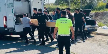 Park halindeki otomobilin içerisinde ölü bulundu
