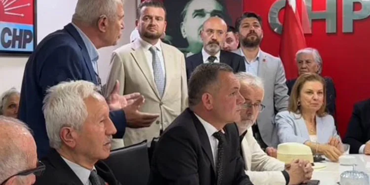 CHP’nin bayramlaşmasında “Özel-Kılıçdaroğlu” gerginliği