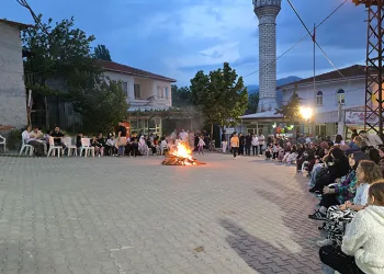 Yunan askerine geçit vermeyen dedelerini andılar
