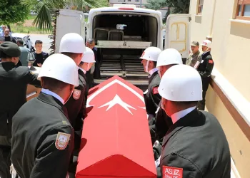 Kıbrıs gazisi İbrahim Halil Tüfekçiyaşar son yolculuğuna uğurlandı