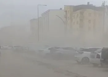 Yüksekova’da şiddetli rüzgar
