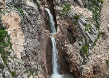 Tut ilçesindeki şelaleler coştu