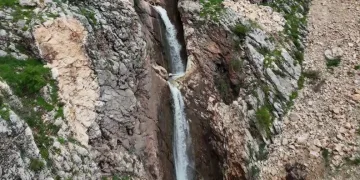 Tut ilçesindeki şelaleler coştu