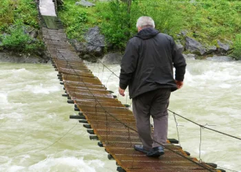 Bu köprülerden geçmek yürek ister