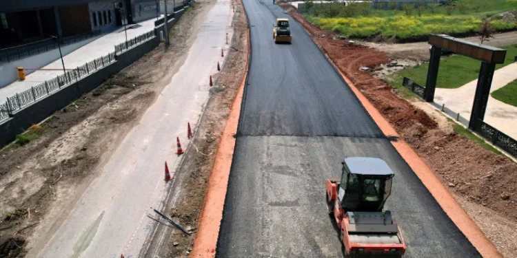Başiskele’de Hoca Ahmet Yesevi Caddesi 2×2 şeritli hale getiriliyor