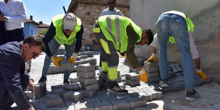 Altıeylül’de üst yapı çalışmaları hız kazandı
