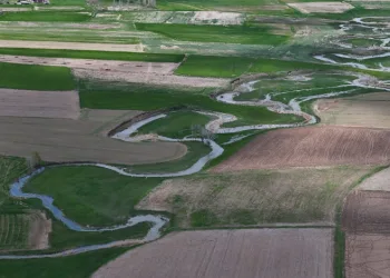 Bozkırda nadir görülen menderes ıslah öncesi dron ile görüntülendi