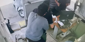 İnternetten öğrendiği Heimlich manevrasıyla arkadaşını hayata tutundurdu