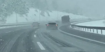 Bartın – Ankara Karayolu’nda yoğun kar yağışı kazaları da beraberinde getirdi