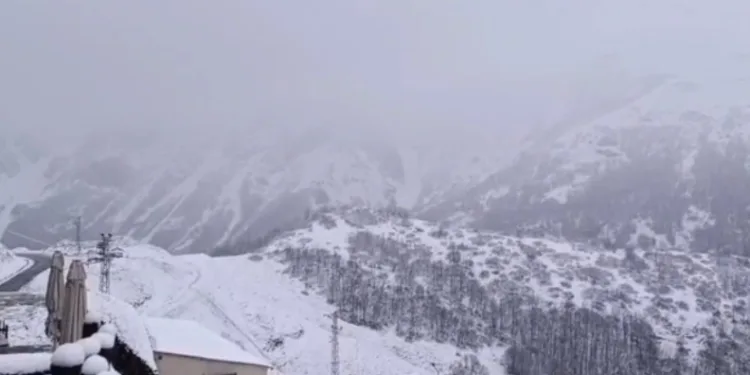 Tunceli’ye bahar ortasında kar sürprizi