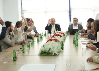 İncirliova’ya iki yeni çöp kamyonu