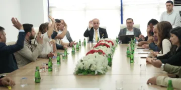 İncirliova’ya iki yeni çöp kamyonu