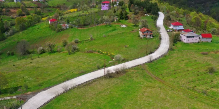 Ordu’da beton yol çalışmaları sürüyor