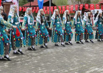 Sivas’ta Hıdırellez kutlamalarında kış ile bahar adeta iç içe geçti