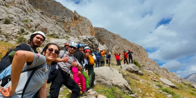 45 sporcu Kemaliye’nin zirvesinde buluştu