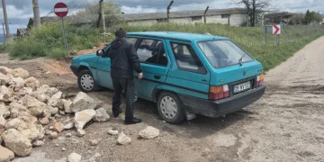 Yol yapalım derken mahalleliyi ‘hapsettiler’