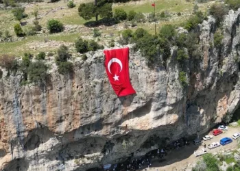 Aserin Kayası eşsiz manzarasıyla dikkat çekiyor