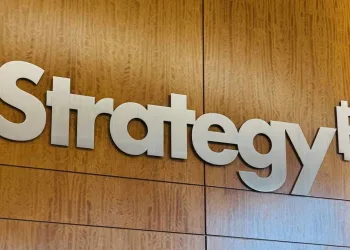 Strategy Şirketi İlk Çeyrekte 12,5 Milyar Dolarlık Zarar Açıkladı, Hisse Senedi ise Yükselişte