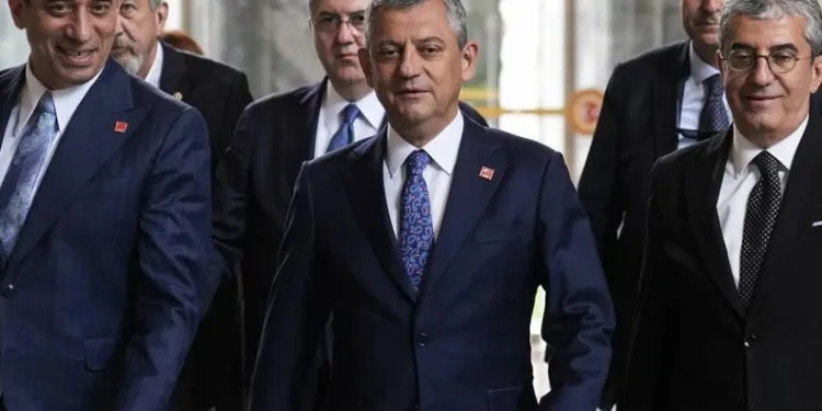 Özel’den Kurultay Hamlesi: Delege İmzaları Yarın Genel Merkeze Teslim Edilecek