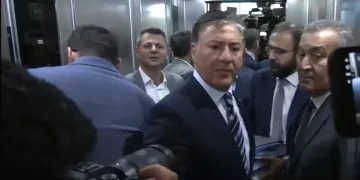 CHP’de Olağanüstü Kurultay İçin 833 Delegenin İmzası Genel Merkeze Teslim Edildi