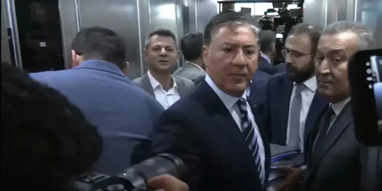 CHP’de Olağanüstü Kurultay İçin 833 Delegenin İmzası Genel Merkeze Teslim Edildi