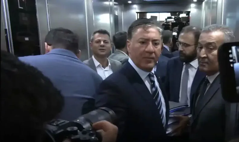 CHP’de Olağanüstü Kurultay İçin 833 Delegenin İmzası Genel Merkeze Teslim Edildi
