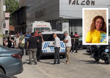 Çiviyi tahta yerine eline çaktı hastaneye kaldırıldı