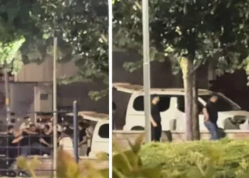 Parkta tekme tokatlar havada uçuştu