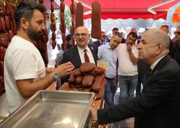 “Vatandaşı ilgilendiren NATO Zirvesi değil, pastırma ve sucuk fiyatları”