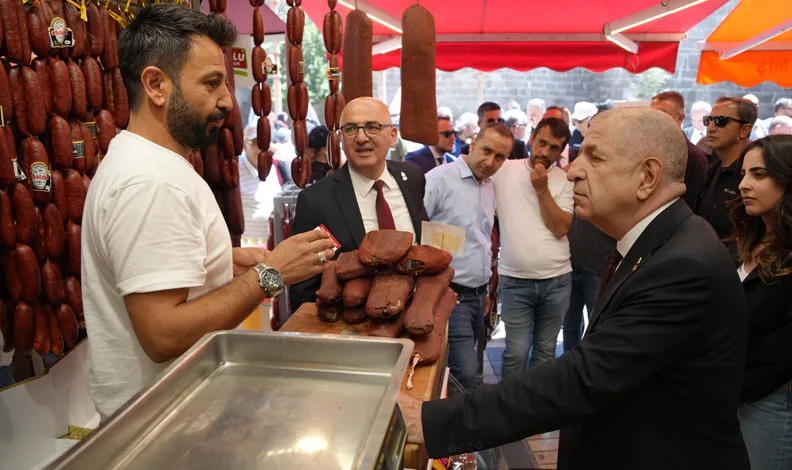 “Vatandaşı ilgilendiren NATO Zirvesi değil, pastırma ve sucuk fiyatları”