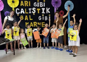 Kükürtlü’de miniklerin karne ve mezuniyet sevinci