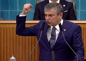 Özgür Özel, Parti Grubunda Ağzını Bozdu: ”Göbek Atıyor Yavşaklar”