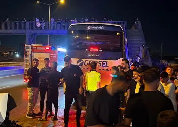 Bursa’da otomobil servise çarptı: 6 yaralı
