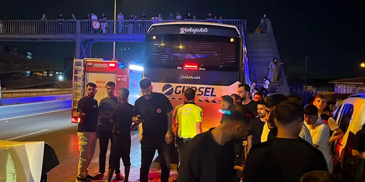 Bursa’da otomobil servise çarptı: 6 yaralı