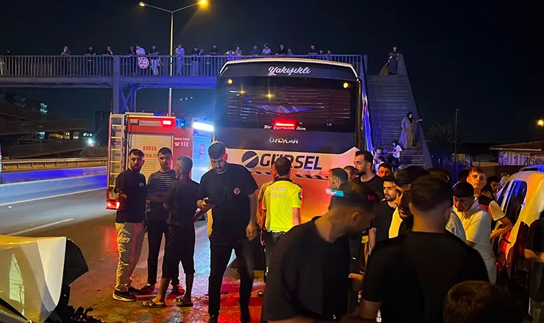 Bursa’da otomobil servise çarptı: 6 yaralı