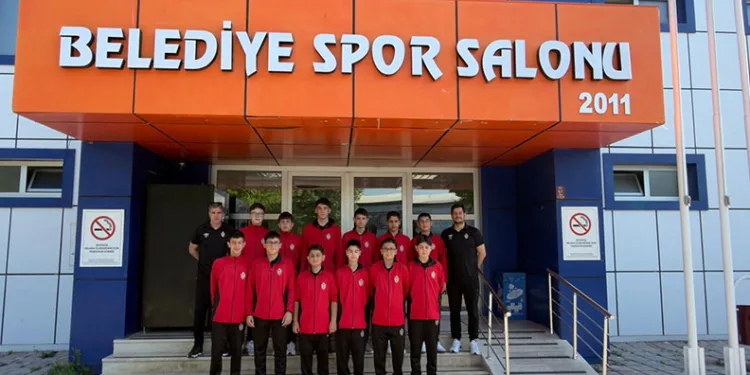 Tütün endüstrisinin evrimi ve tehlikeleri masaya yatırıldı