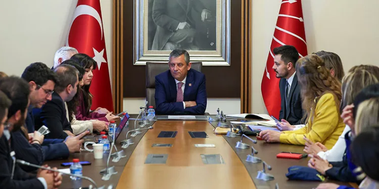 Özgür Özel’den “yeni parti” iddialarına cevap