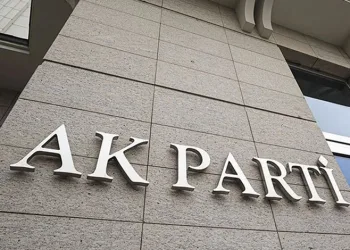 AK Parti’de İl Başkanları Görevden Alındı