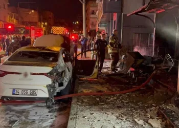 Mobilya dükkanının deposu alev alev yandı