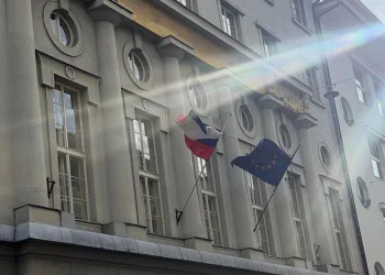 Slovenya’da İsrail yanlısı yeni hükümet, göreve gelir gelmez Filistin bayrağını indirdi