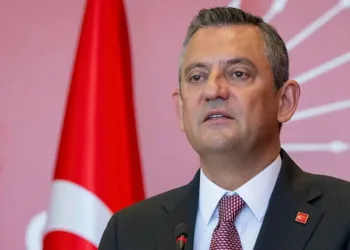 Özgür Özel’den TBMM önünde dikkat çeken açıklamalar: “Yüreğim ağzımda izledim”