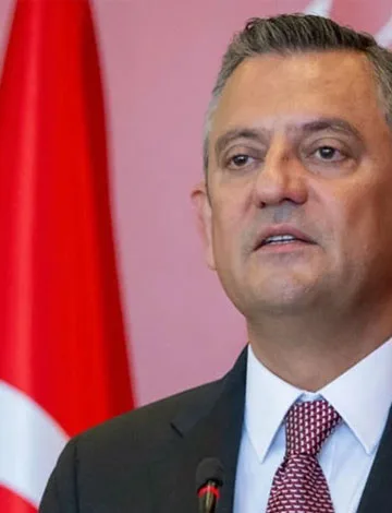 Özgür Özel’den TBMM önünde dikkat çeken açıklamalar: “Yüreğim ağzımda izledim”
